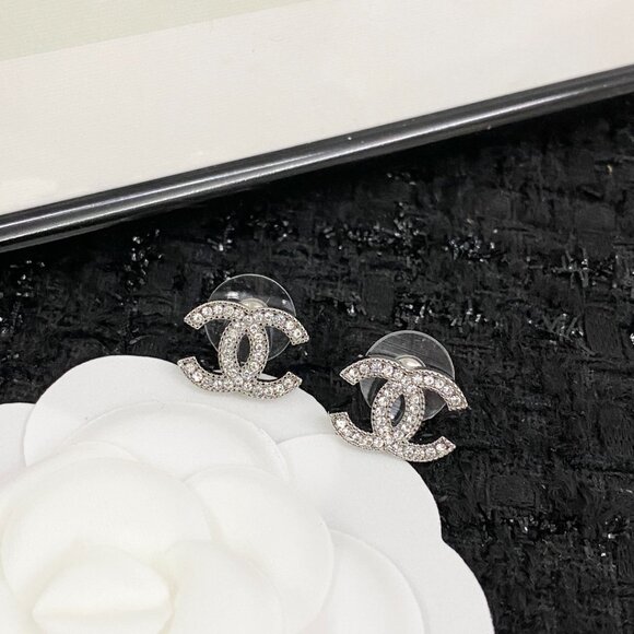 ✅✅Chanel earrings - Picture 5 of 5